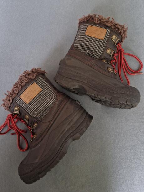 Snehule next, next,25