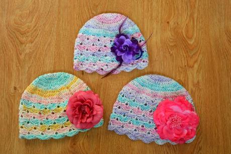 Háčkovaná čiapočka s kvetom, <50 - 158
