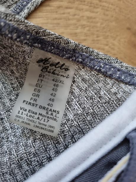 Šedé bikini brazilky s vysokým pásom,