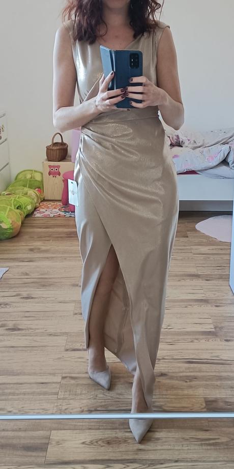 Béžovo zlaté trblietavé spoločenské šaty, s