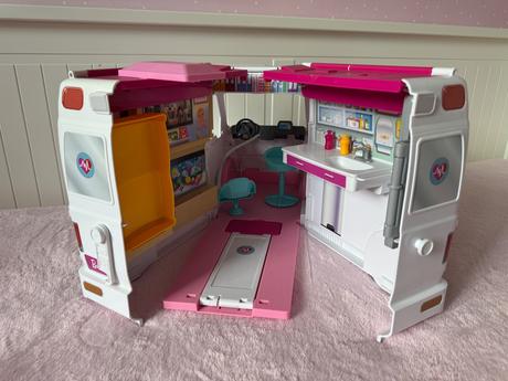 Barbie sanitka a klinika 2v1, 