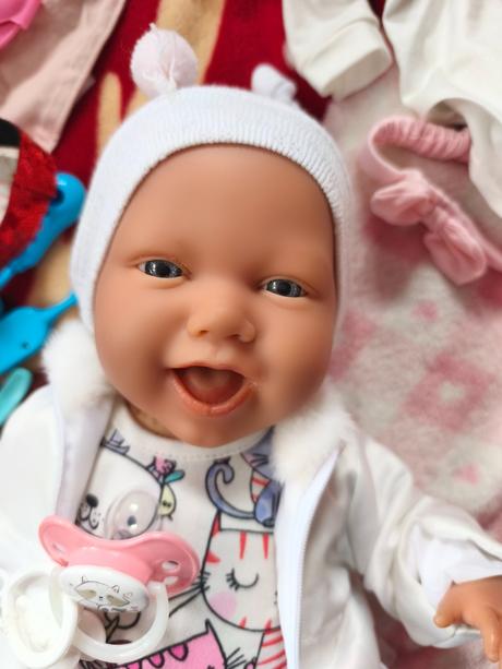 New born llorens s veľkou kopou doplnkov, 