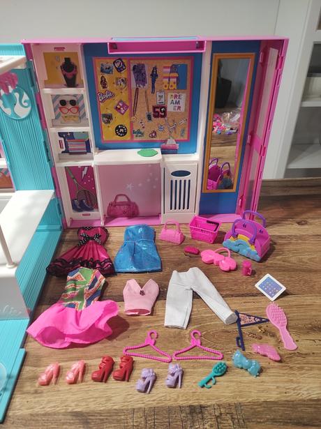 Barbie šatník, 