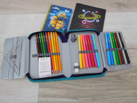 Perační plne vybavený, 2x notesík, top top stav,, 