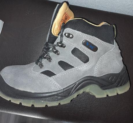 Nové pracovné topánky, 40