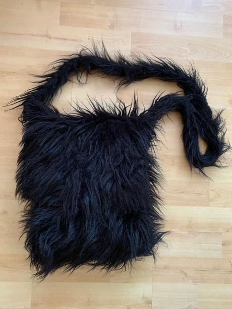 Výpredaj - 50 percent - kožušinová kabelka,