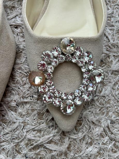 Lodičky s brošňou, 39