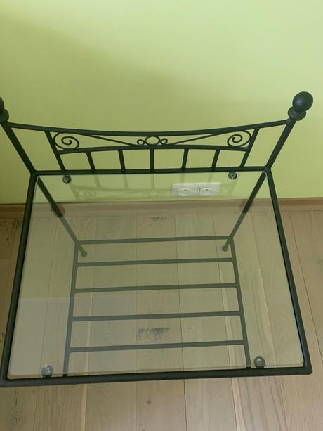 Kovový stolík - stojan na kvety, 