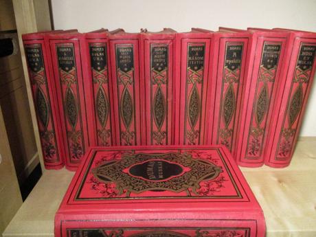 Starožitné knihy v peknej väzbe,