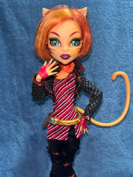 Monster high totalei stripe,