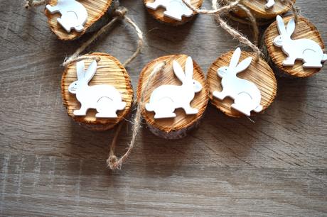 Drevené veľkonočné ozdoby so zajačikom,
