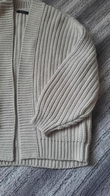 Sveter reserved, reserved,s