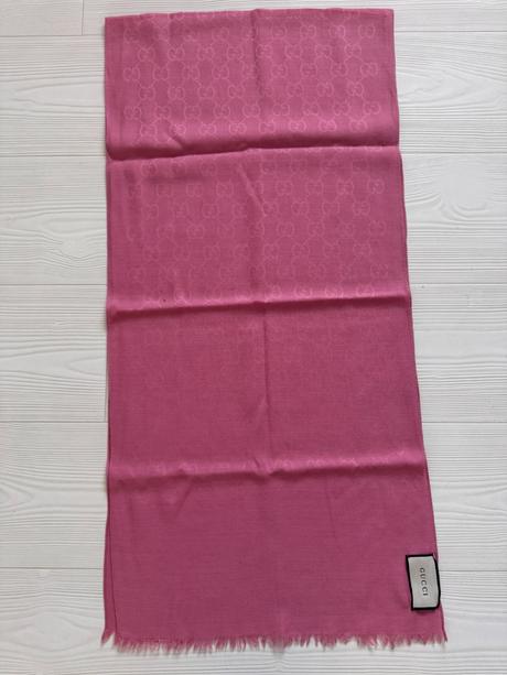 Gucci - ružový šál, 