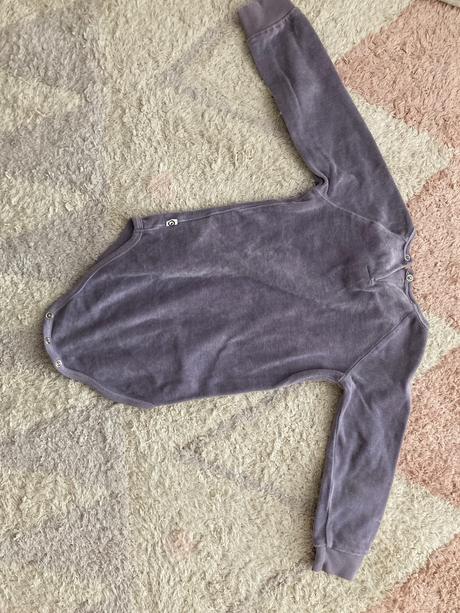 Zamatové body s volanom, 80