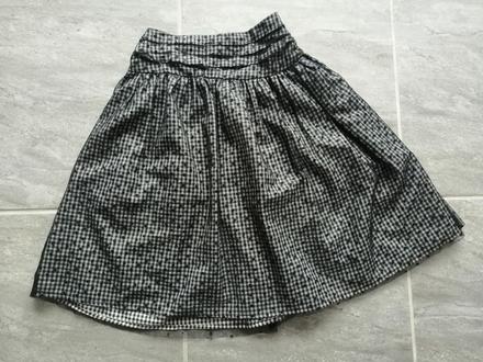 Zaujímavá čb sukňa v122-128,7-8r., 122