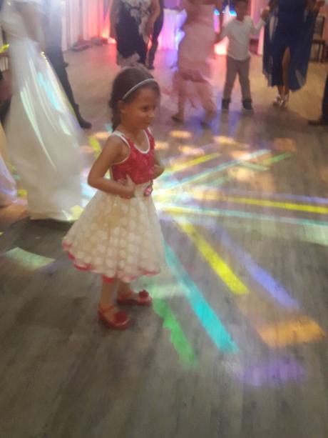 Nádherné ruzickove šatocky, 4-5 rokov, 104