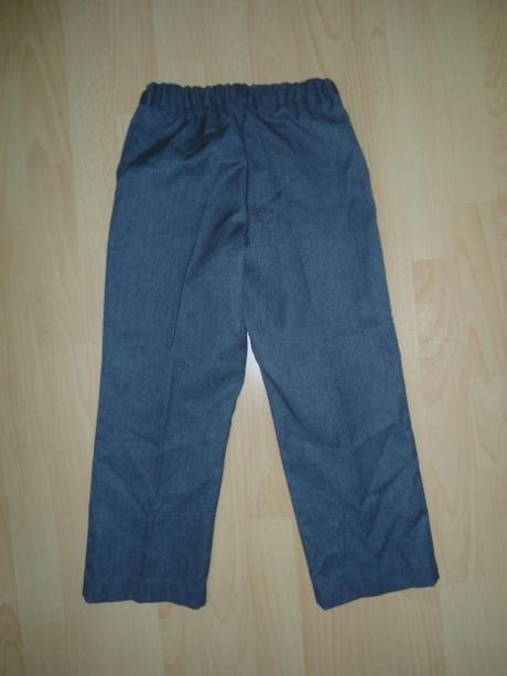 Tmavosive nohavice, 116