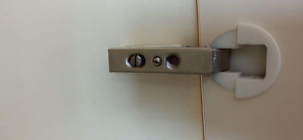 Ako správne nastaviť pánt na dvere?