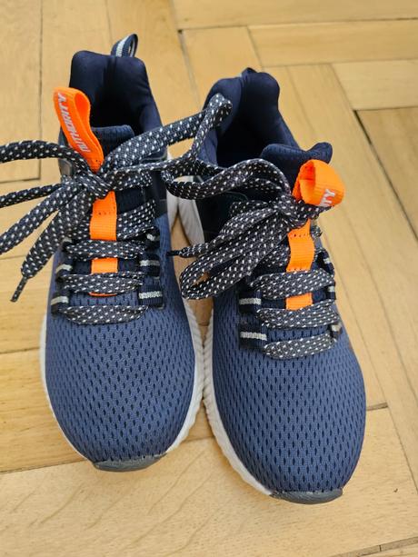 Tenisky, authority,35