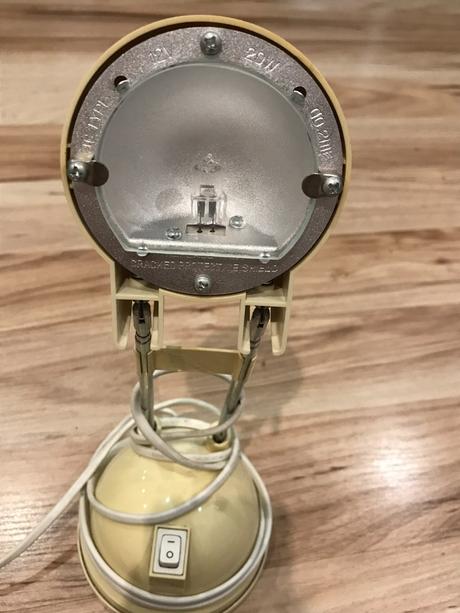 Stolová lampa s nastaviteľnou výškou, 