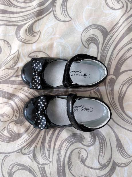 Dievcenské sviatocné topánky, 24