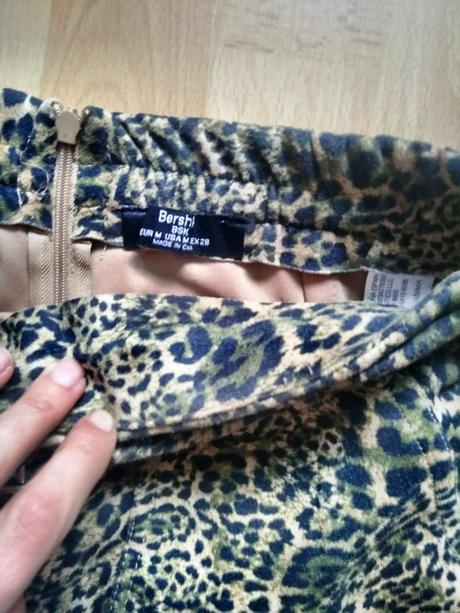 Dámska mini sukňa, bershka,m