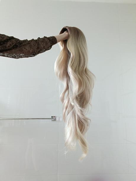 Nádherná vlnitá ombre blond parochňa,
