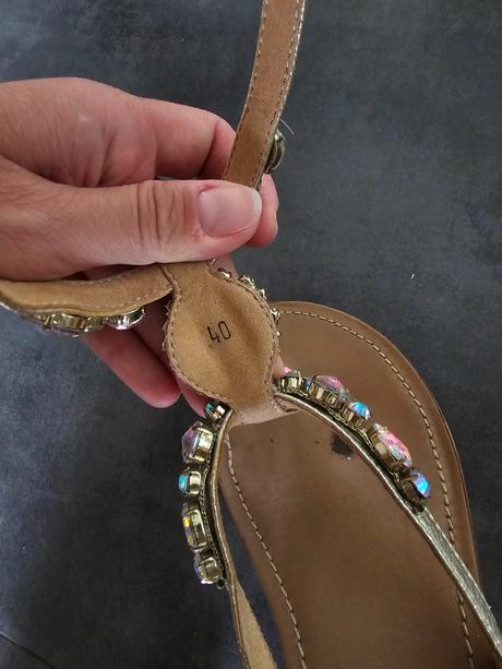 Kožené talianske sandále s kryštálmi, 40