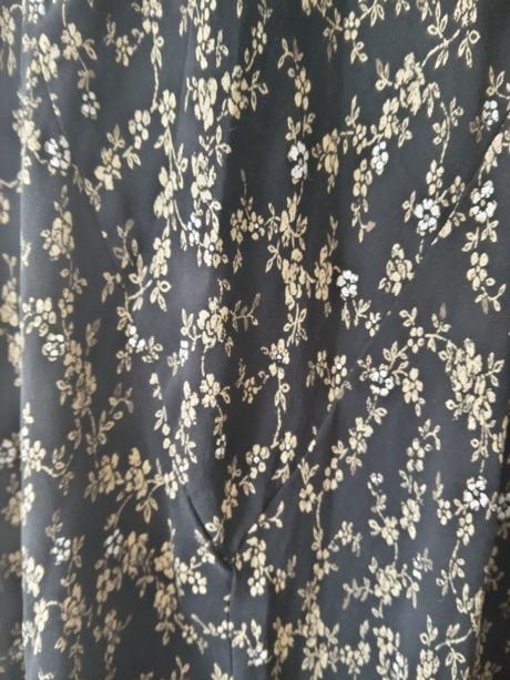 Šité šaty,vodovy výstrih., s