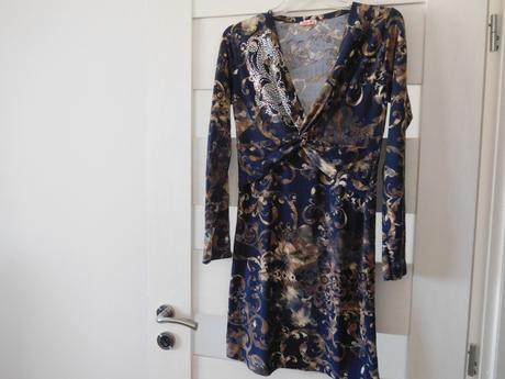 Šaty tm. modrý vzor-38v, pružné, 38