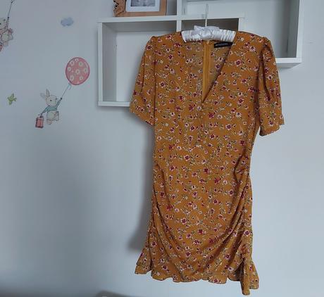 Letné šaty s volanom - top stav, 36