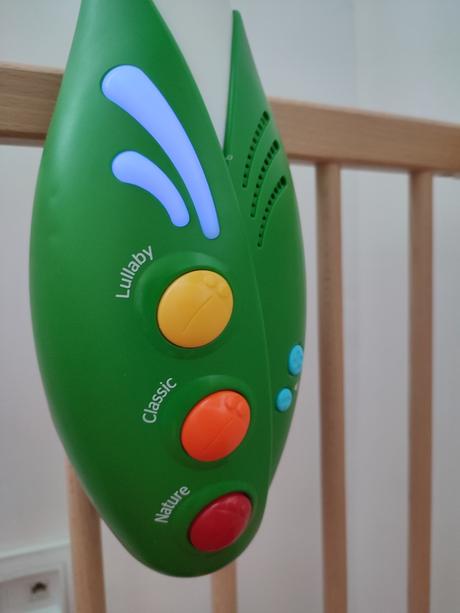 Svietiaci a hrajúci kolotoč tiny love, 