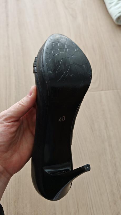 Kozene cierne lodicky, 40