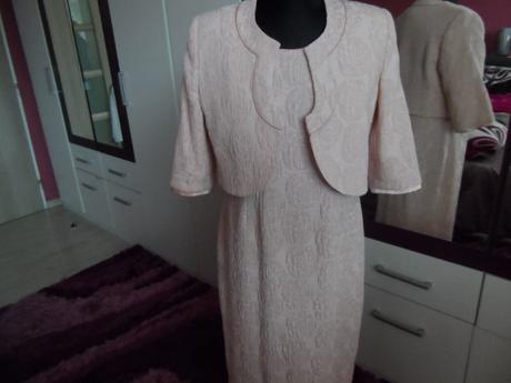 Šaty s bolerkom, 42