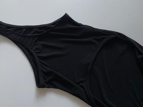 Halterneck body s padavým nariaseným výstrihom, bershka,xs