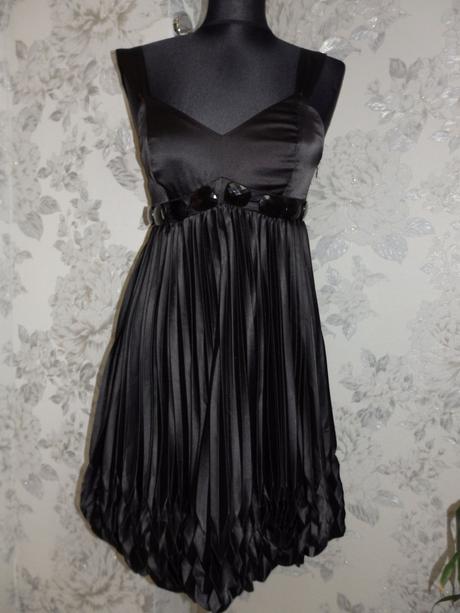 Kvalitne velmi pekne saty na slavnost, 36