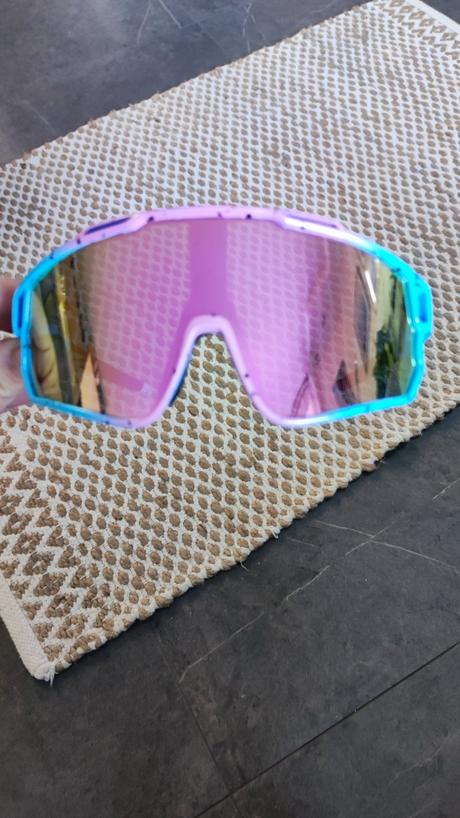 Športové slnečné okuliare,