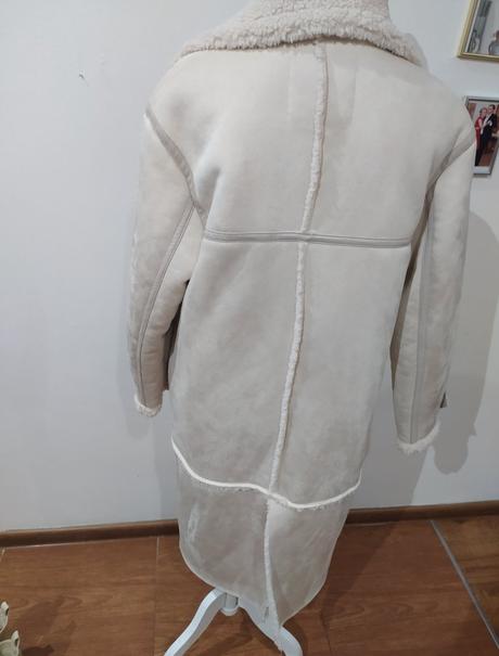 Krémový kožuštek, bershka,s
