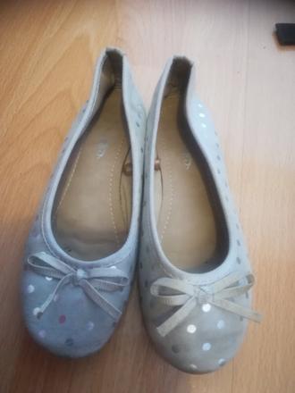 Dievčenské baleriny, 31