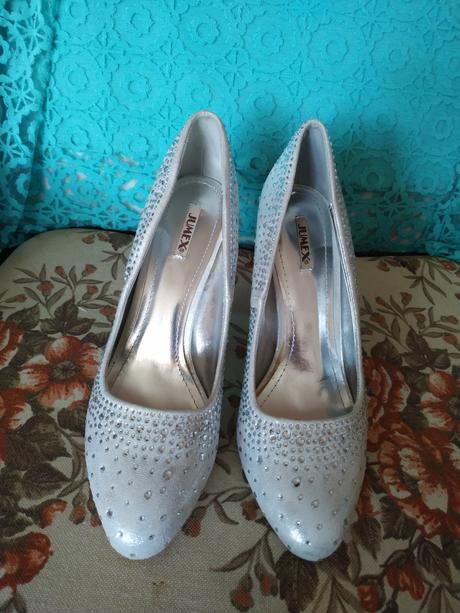 Strieborné lodičky, 40