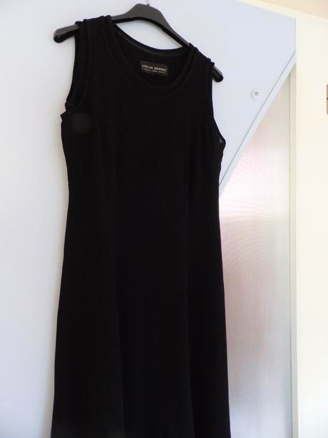 Zaujímavé dlhšie šaty, m