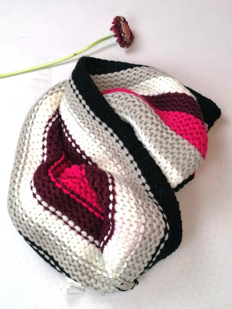 Pieces - kruh /šál,