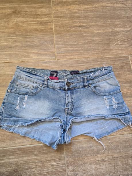 Šortky č.38, 38