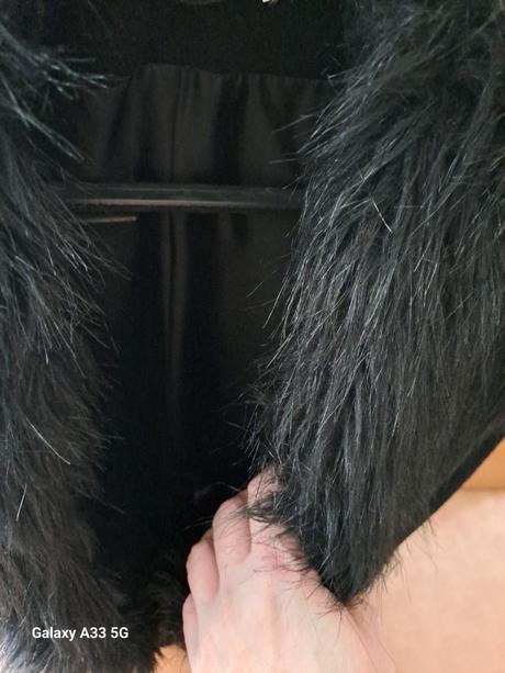 Čierny kabát č.42, 42