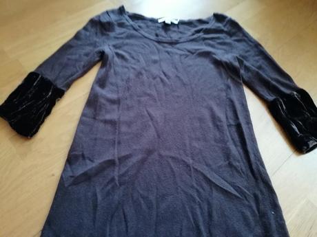 Hnedé šaty so zamatovým okrajom, 36