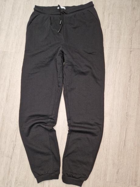 2x teplaky, sinsay,158