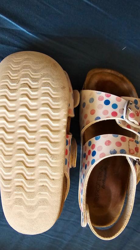 Predám  dievčenské sandále zn. protetika, protetika,32