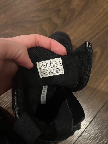 Reserved snehule, reserved,28