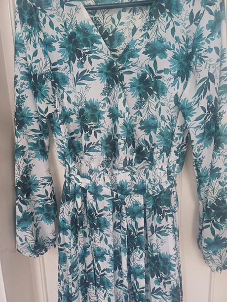 Bielozelené dámske šaty s dlhým rukávom, 38