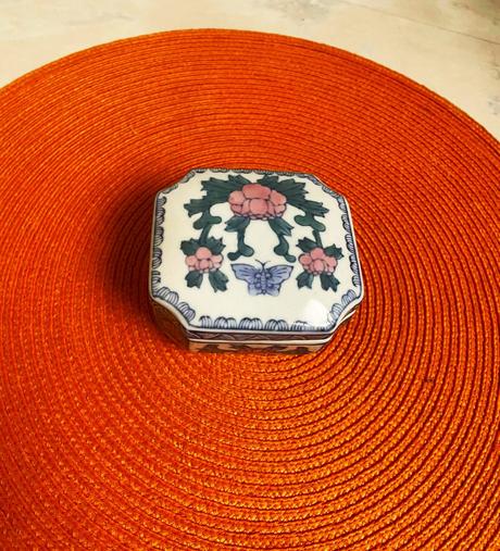 Porcelánová šperkovnica, 